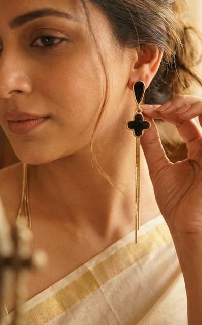 Midnight Clover Tassel Earrings