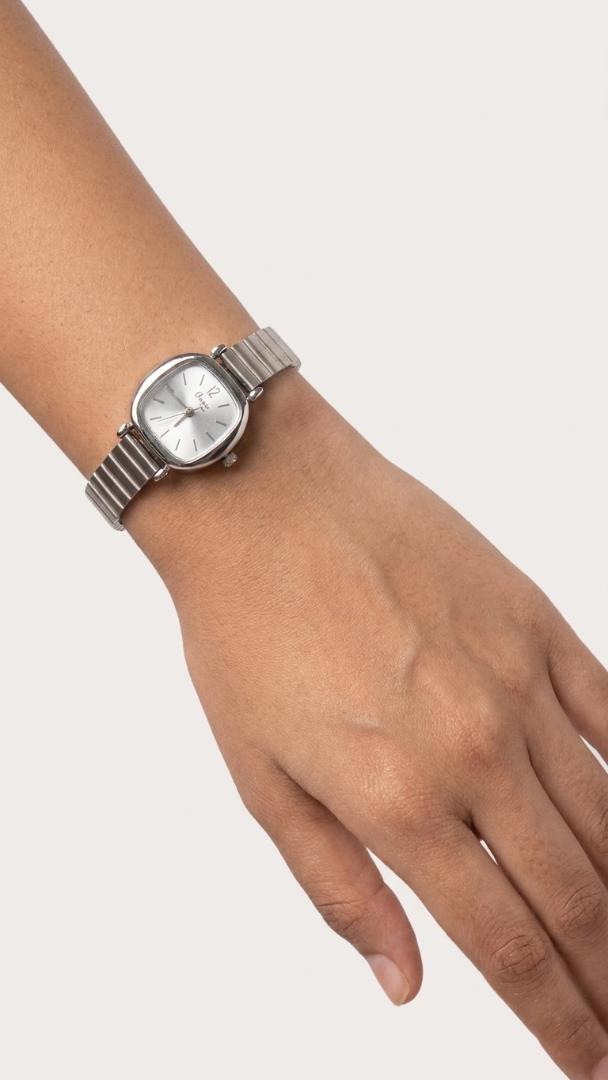 Minimalist Silver Oval Analog Watc