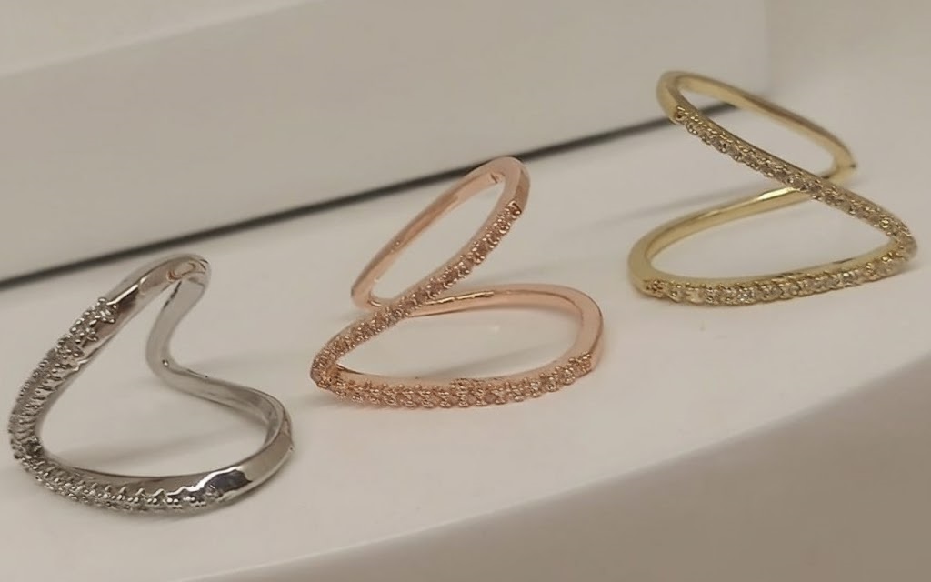 Radiant V Elegance Ring